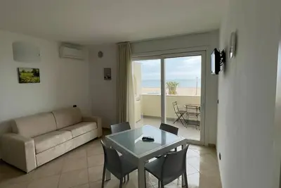 Image de Two-Room Apartment Facing The Sea