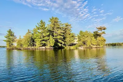 Image de Salmon Island on Stoney Lake
