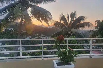 Cozy 3bedrooms with an Amazing view of the City and Sea