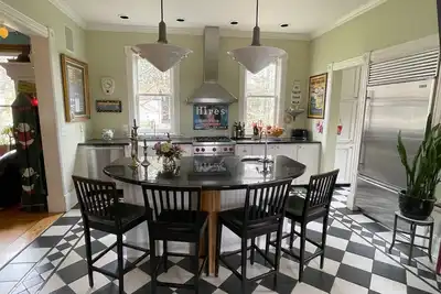 Image de Artists' Victorian Home, Hill Section, close to Uvm, Hospital, Downtown