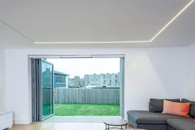 Image de Square Green | Garden Apartment With Putting Gree