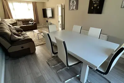 Image de Good sized family home awaits for you to enjoy