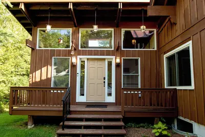 Image de Summer SoVT Retreat - Hot Tub, Fire Pit, Pet friendly - Mtn Biking - Hiking