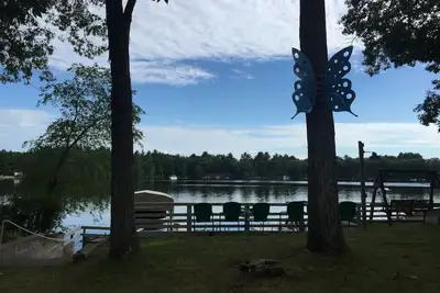 Image de Lakefront, cozy cottage fish, swim in the lake in your backyard, bonfires, bike