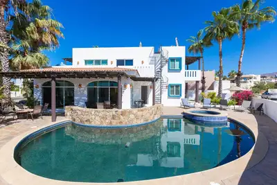 Image de 3 min from the beach! Family-sized villa with private pool