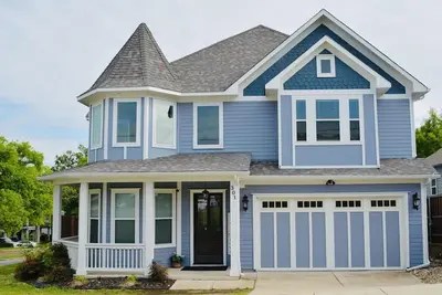 Image de The Victorian-2 Min Walk to Historic Downtown McKinney + Game Room