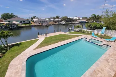 Image de New! The Pearl in Palmetto Waterfront with a Pool and Dock