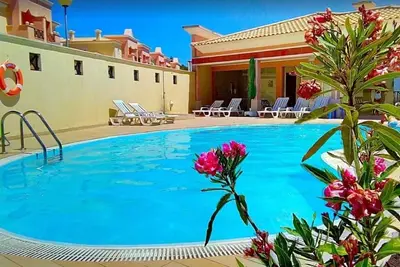 Image de Sesimbra Seaside Duplex 750m shared Pool & Beach