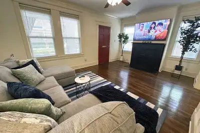 Image de Luxe Townhouse by Overton Square