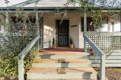 Image de Baringa Cottage - Quant little farm stay cottage sitting amongst the surrounding mountain views.