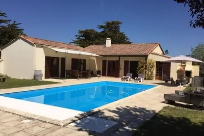 Image de Villa for 6 near the sea with heated pool