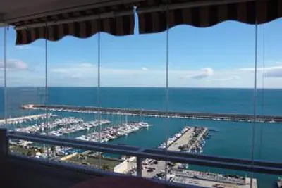 Image de Beautiful Beach Front Apartment overlooking Beach and Marina