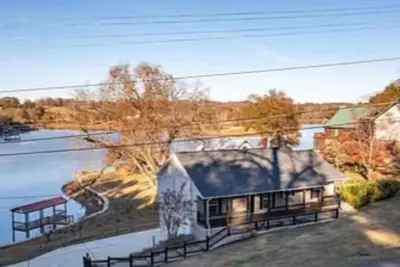 Image de Lake Life on Logan Martin. Relax Unwind Recharge. Leave all your stress behind