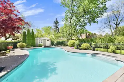 Image de Spacious family home in the heart of an idyllic town.