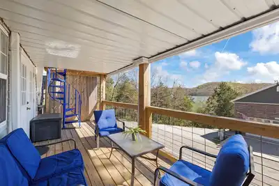Image de Lake View, 3 Decks, King Bed, Fire Pit, Dogwood Canyon-15 min.