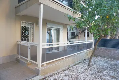 Image de Apartment 2 minutes away from the beach, spacious and with a large terrace