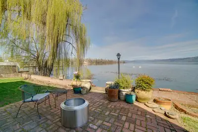 Image de Waterfront Lakeport Rental Home w/ Private Dock!