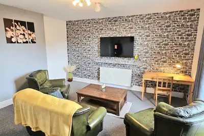 Image de Bella's Place - Newly refurbished 3 bedroom duplex apartment