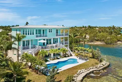 Image de **Blue Horizon @ Sugarloaf Shores** Waterfront Home & Pool + Last Key Services…