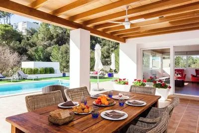 Image de Can Parras: Family home with a pool and barbecue, 3-minute walk from the beach