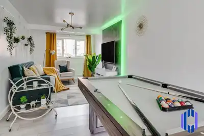 Image de Spacious 5 Br Home Nr Etihad Stadium - Pool Table