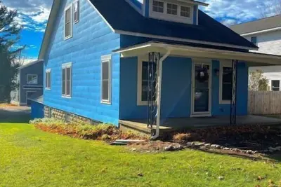 Image de Beautiful bungalow three blocks from Lake Michigan