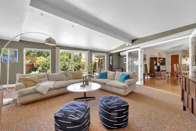 Image de Mid-century ranch style charmer with pool in the heart of Sw Reno