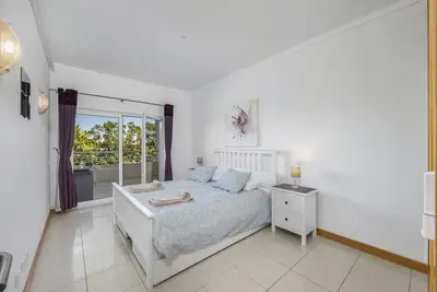 Image de Beautiful Upper-floor 1-bed in Gated Condominium