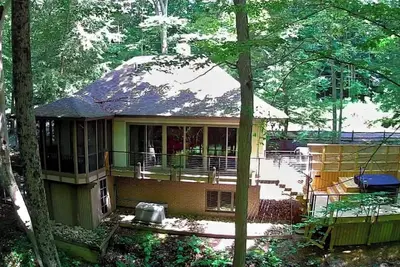 Image de Satori Cottage---uber private, stream side, meditative 2 Br, 2 Ba getaway!
