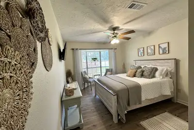 Image de 5 min to Lake Conroe! Minutes from Montgomery's finest wedding venues!