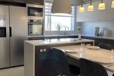 Image de Family Villa w/hot tub. Beautiful and quiet neighbourhood.