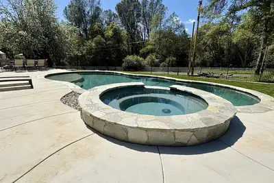 Image de New Listing in Murphys: Come Relax close to DownTown in 4br house w/Pool/Hot-Tub