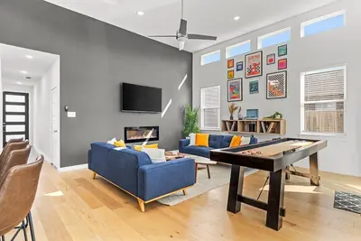 Image de Peaceful Modern Home, Close to Downtown Energy