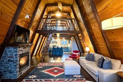 Image de New Highland Pines A-Frame Chalet