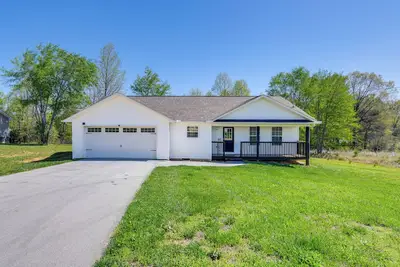 Image de 2 Mi to Douglas Lake, Boat Ramp: White Pine Home!