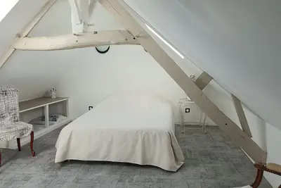 Image de Maison place de la Mairie avec 3 chambres séparées pour 6 a 8 personnes