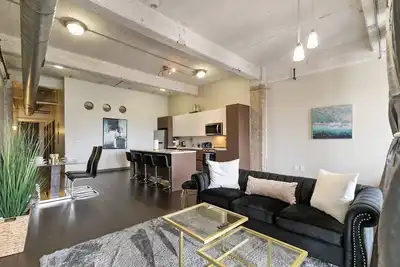 Image de Amyfinehouse Downtown Spotless 2br Loft+Pool+Desk+Valet+Gym+FreeBreakfast