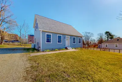 Image de Classic home with deck & yard in the heart of Castine - walk everywhere