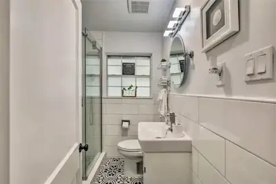 Image de 5 Min walk to Att Stadium, Globe Life, Texas Live