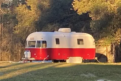 Image de Peaceful Airstream Fast WiFi Low Pet Fee FirePit Star Gazing Convenient