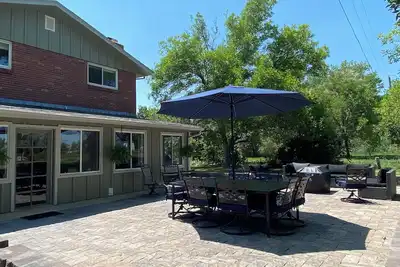 Image de 5br Peaceful Farmhouse on 2+ acres - Private hot tub & cozy firepit