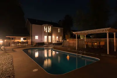 Image de *Hot Tub and Pool*2860ft²*King Bed*65\" Tv*1000Mbps
