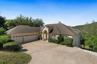 Image de Lakefront Retreat/Boat Dock Lake Travis-Near Austin/Ut and Lake Travis Football