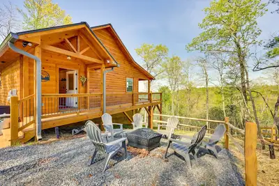 Image de Mountain View & Fire Pit: Updated Murphy Cabin!