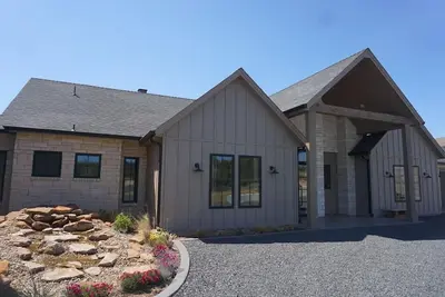 Image de Lakehouse on Lake Alan Henry!