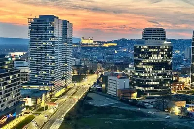 Image de Skyline & Castle Vista Luxury High-Floor Apartment