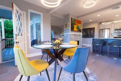 Image de Remodeled historic home w\/ Portage Bay views in the heart of Seattle
