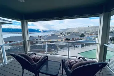 Image de A62 Home by pool & Gorge shuttle