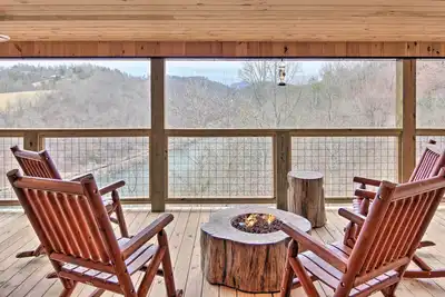 Image de Marshall Home w/ Mountain View, 5 Mi to Downtown!