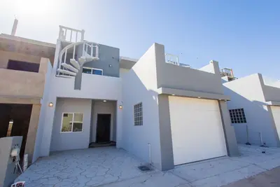 Image de Residence 4 (4 Bed 3. 5 Bath By Fmi Rentals)